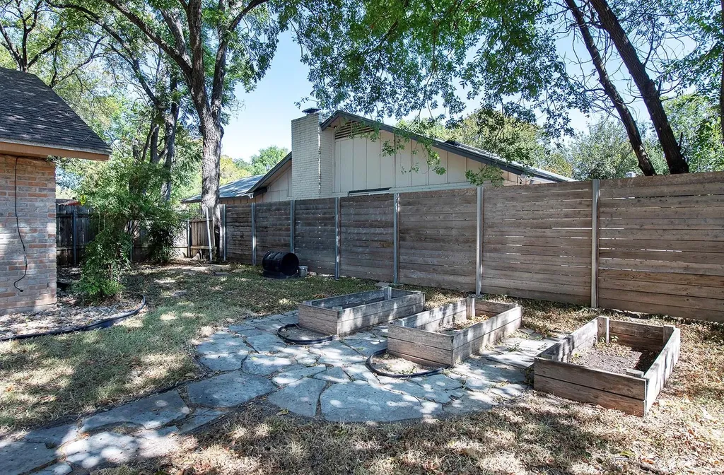 9207 Hunters Trace Austin TX 78758