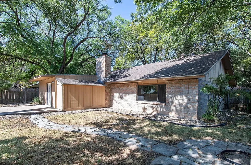 9207 Hunters Trace Austin TX 78758