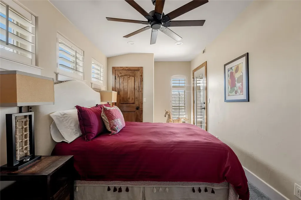 1450 Los Escondidos Street Marble Falls TX 78654
