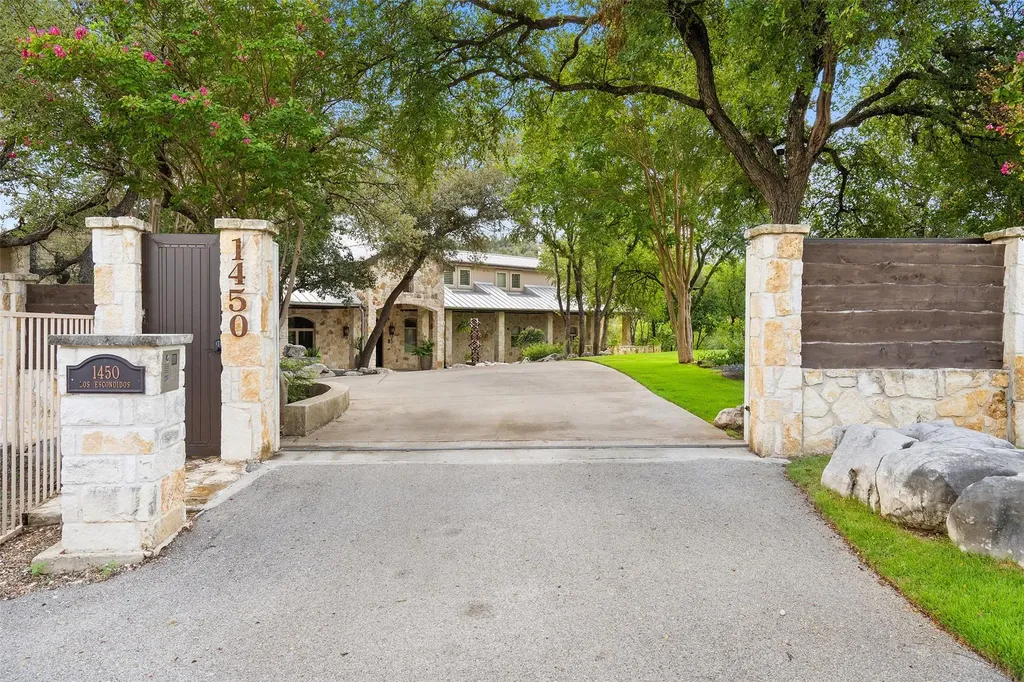 1450 Los Escondidos Street Marble Falls TX 78654