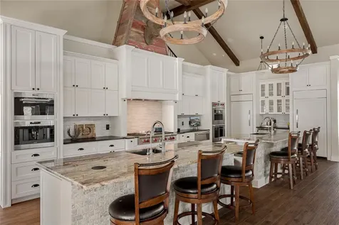 1450 Los Escondidos Street Marble Falls TX 78654