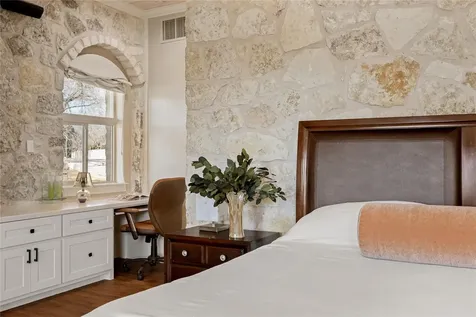 1450 Los Escondidos Street Marble Falls TX 78654