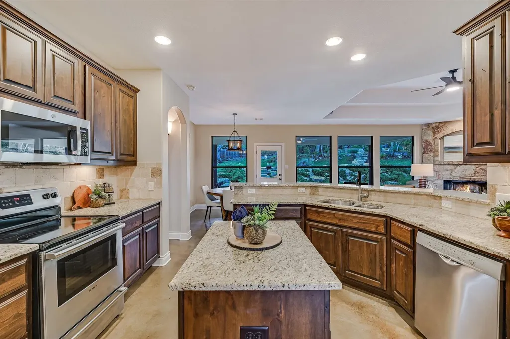 521 Cottonwood Creek Road Dripping Springs TX 78620