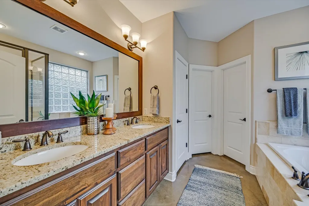 521 Cottonwood Creek Road Dripping Springs TX 78620