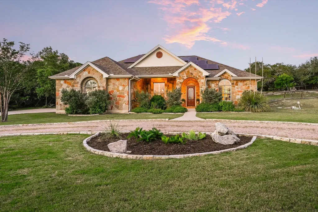 521 Cottonwood Creek Road Dripping Springs TX 78620