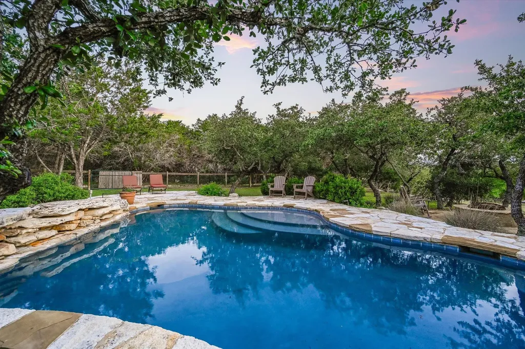 521 Cottonwood Creek Road Dripping Springs TX 78620