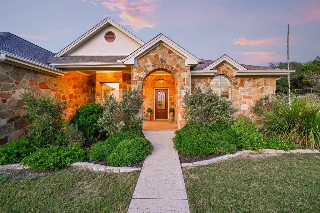 521 Cottonwood Creek Road Dripping Springs TX 78620
