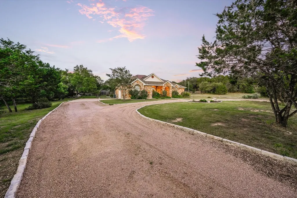 521 Cottonwood Creek Road Dripping Springs TX 78620