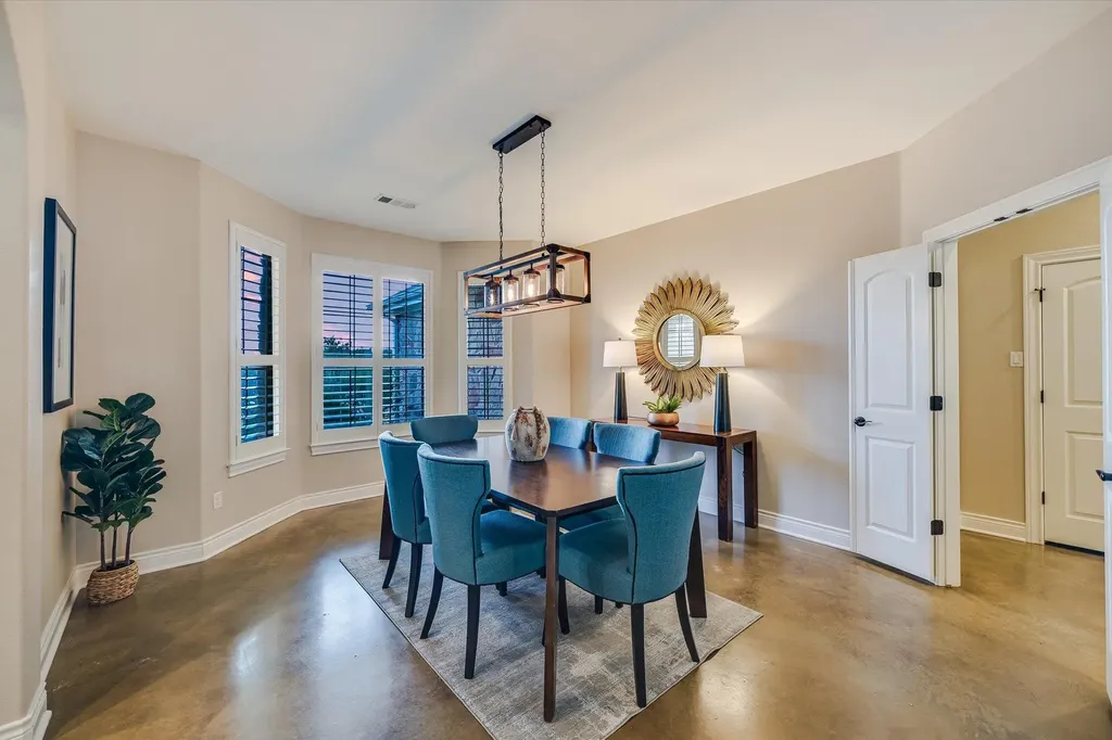 521 Cottonwood Creek Road Dripping Springs TX 78620