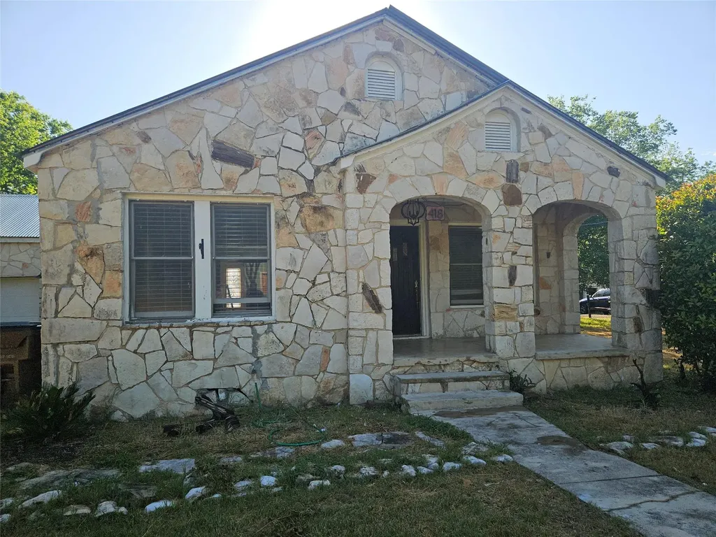 418 Wichita Street Lockhart TX 78644