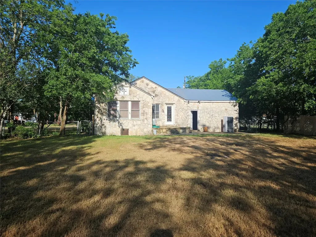 418 Wichita Street Lockhart TX 78644