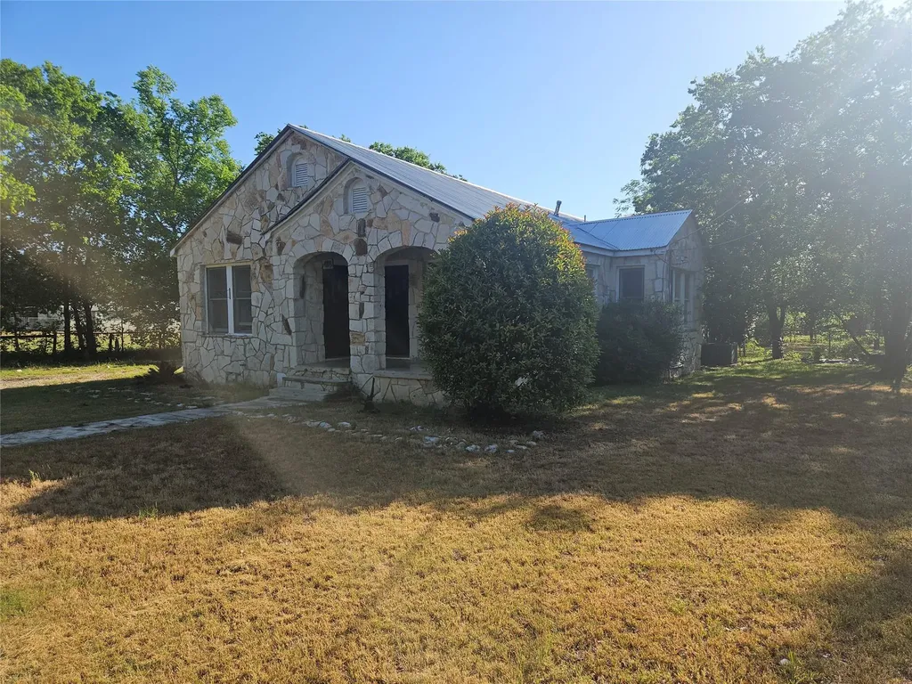 418 Wichita Street Lockhart TX 78644