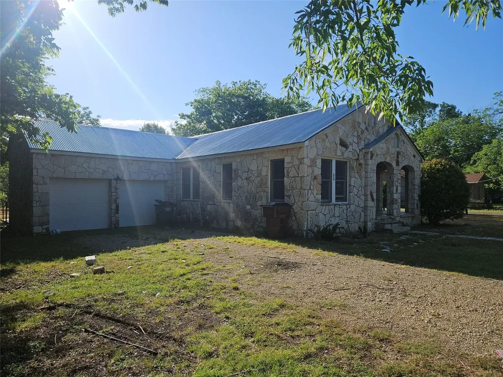 418 Wichita Street Lockhart TX 78644