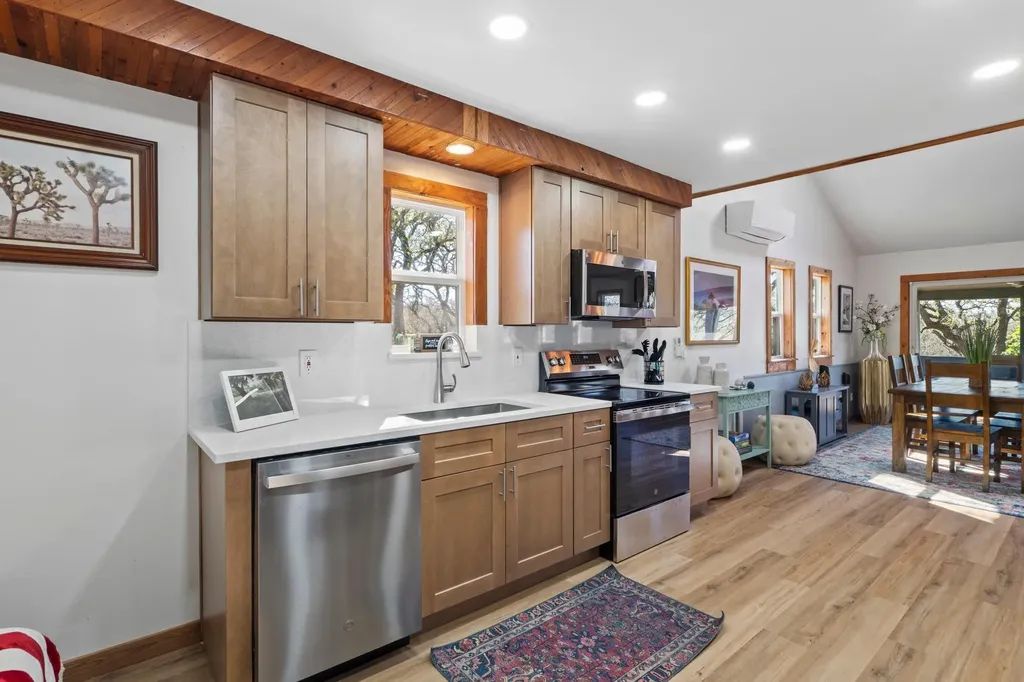 205 Shadows Drive Spicewood TX 78669