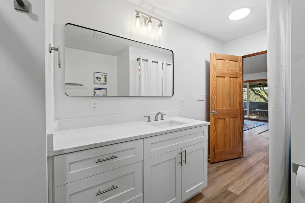 205 Shadows Drive Spicewood TX 78669