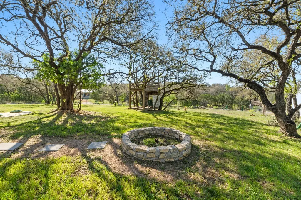 205 Shadows Drive Spicewood TX 78669
