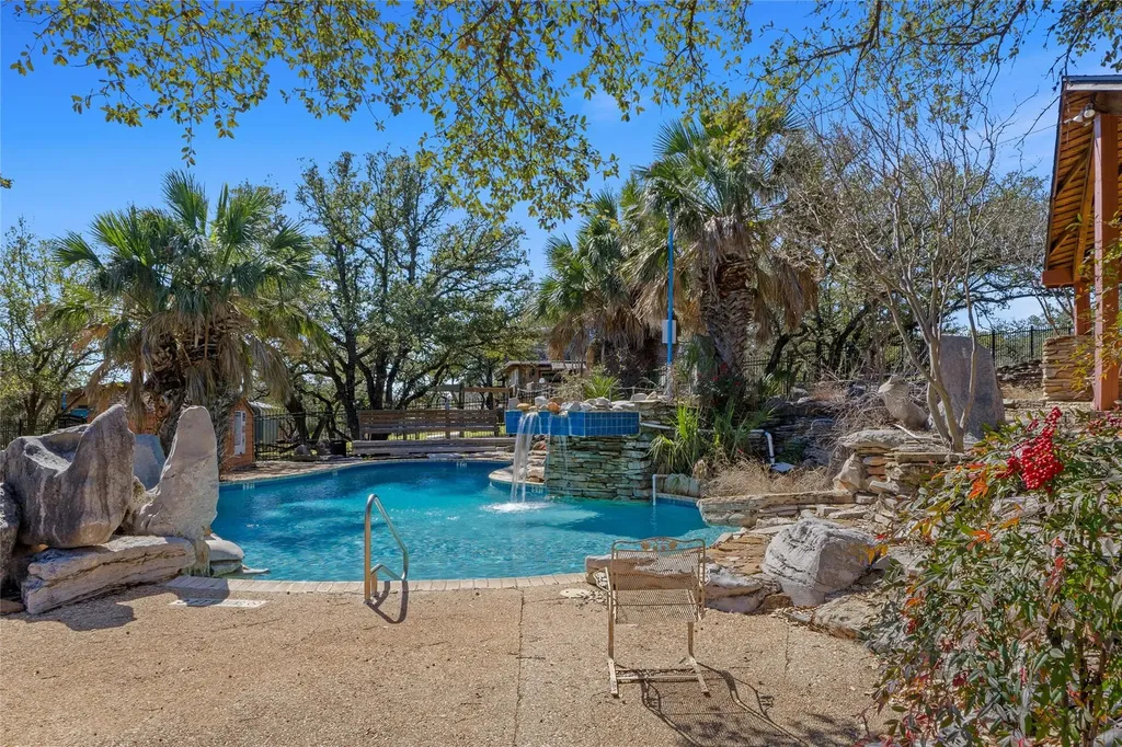 205 Shadows Drive Spicewood TX 78669