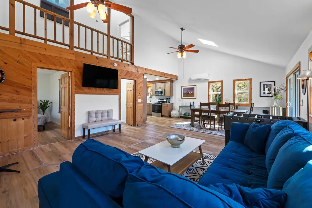 205 Shadows Drive Spicewood TX 78669