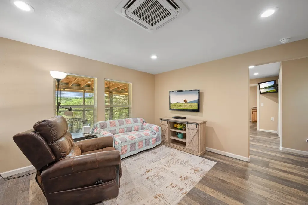 6925 White Hills Lane Marble Falls TX 78654