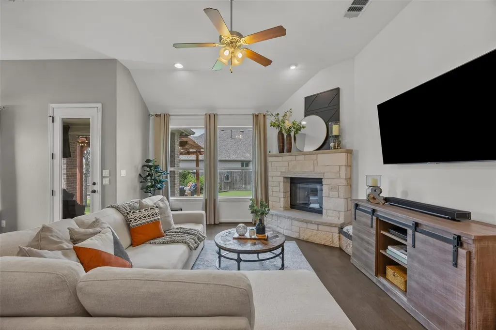 1012 Discovery Well Drive Liberty Hill TX 78642