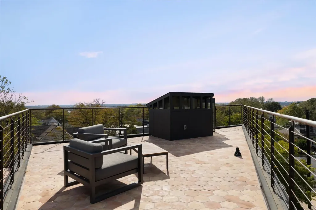 2302 E 11th Street Austin TX 78702