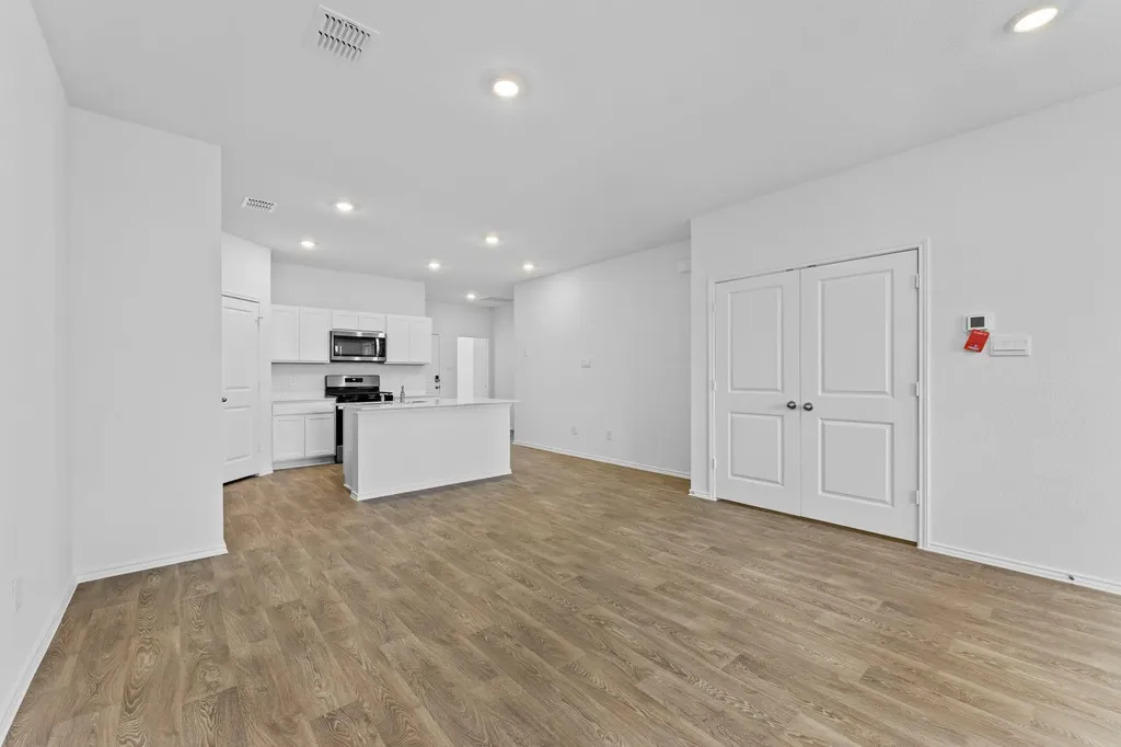 169 Harrison Crossing Kyle TX 78640