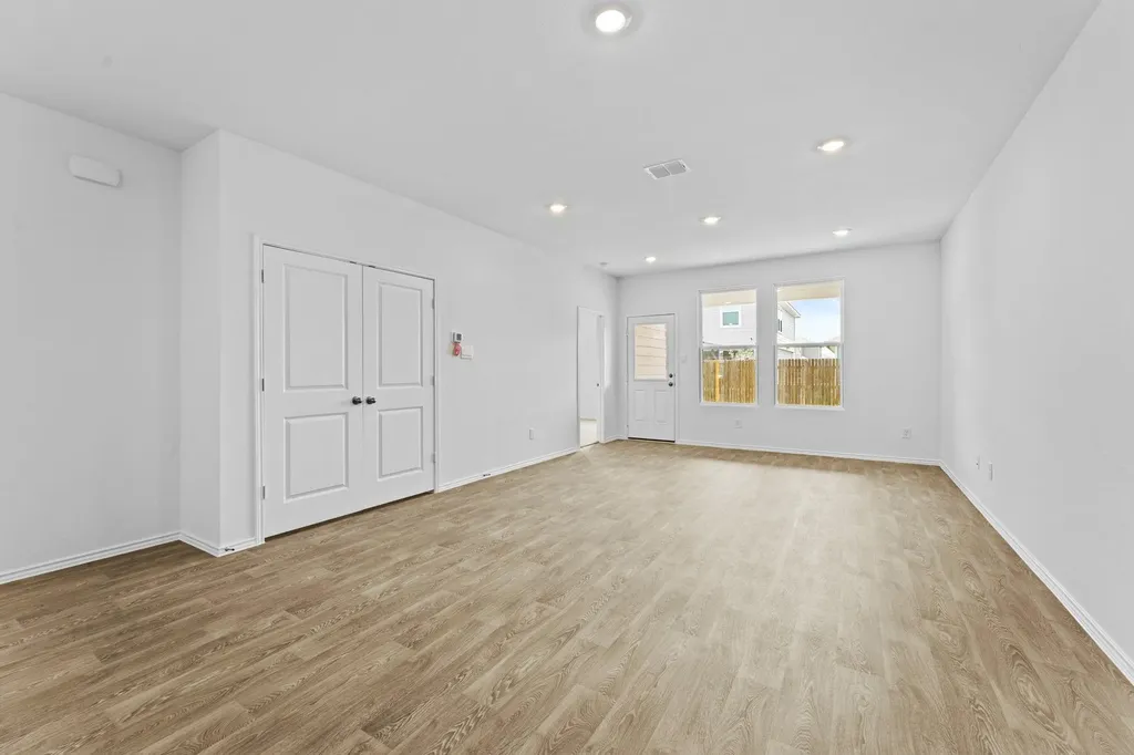 169 Harrison Crossing Kyle TX 78640