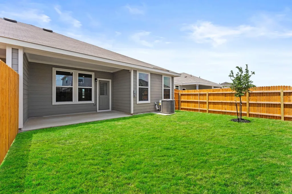 169 Harrison Crossing Kyle TX 78640