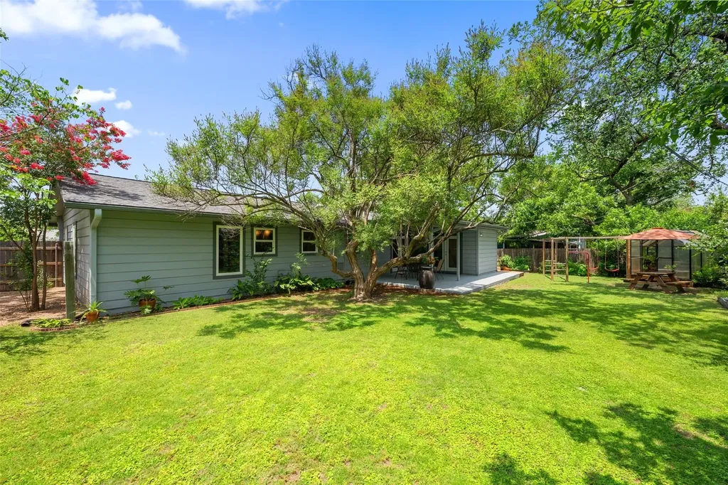 102 E Crestland Drive Austin TX 78752