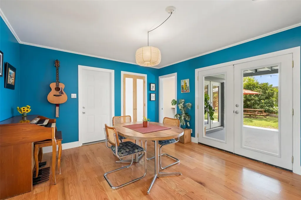 102 E Crestland Drive Austin TX 78752