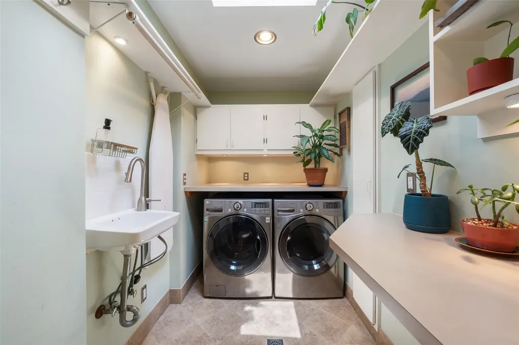 102 E Crestland Drive Austin TX 78752