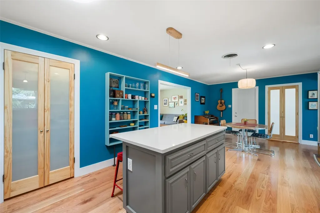 102 E Crestland Drive Austin TX 78752