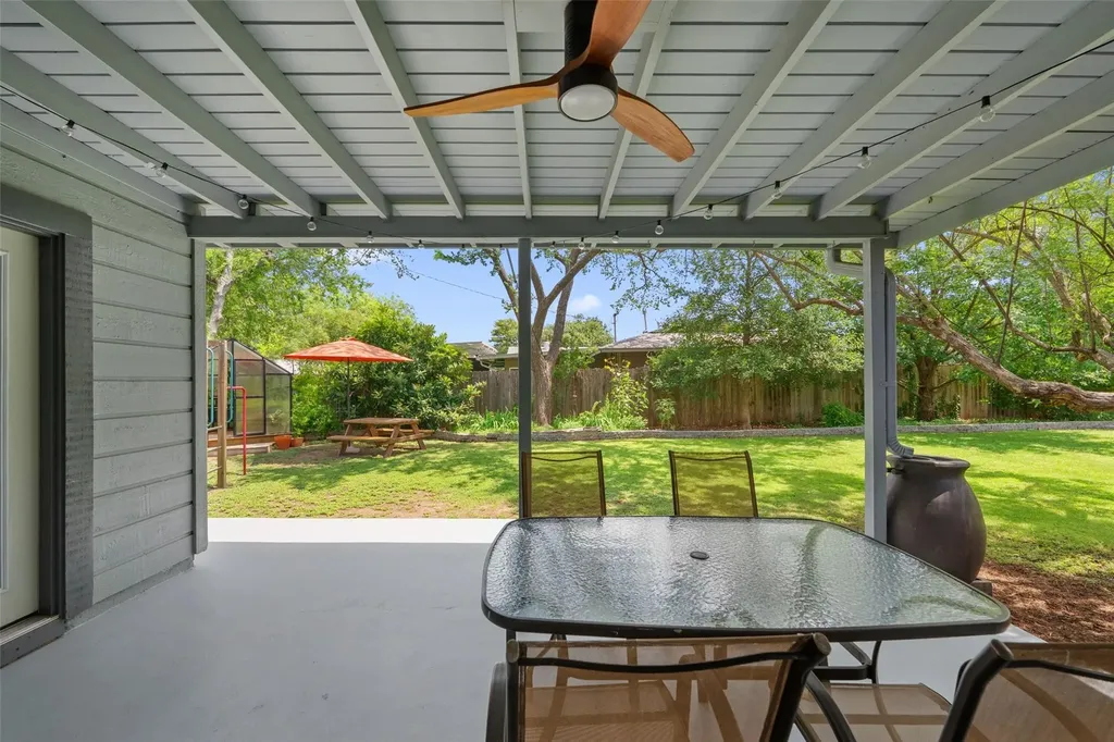 102 E Crestland Drive Austin TX 78752