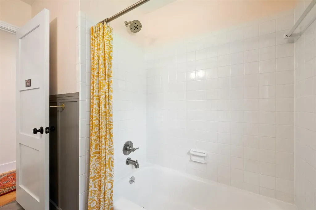 102 E Crestland Drive Austin TX 78752