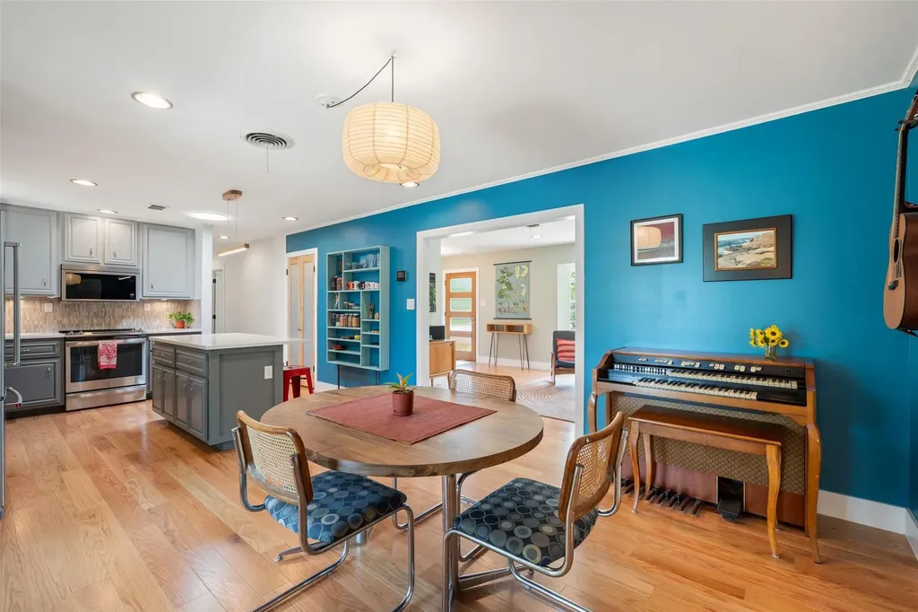 102 E Crestland Drive Austin TX 78752