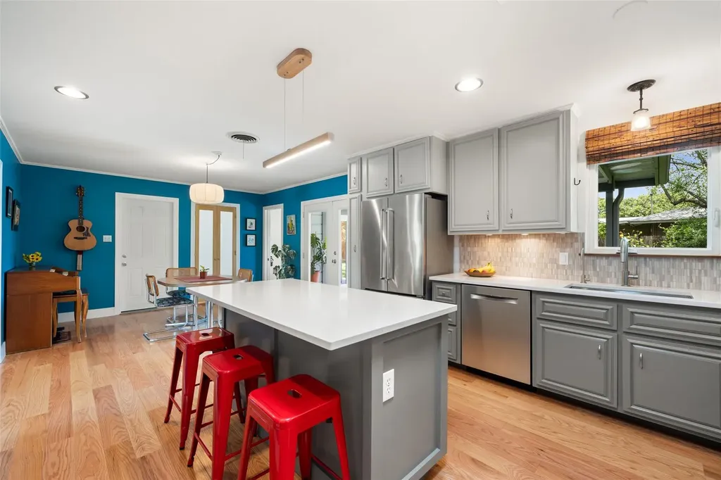 102 E Crestland Drive Austin TX 78752