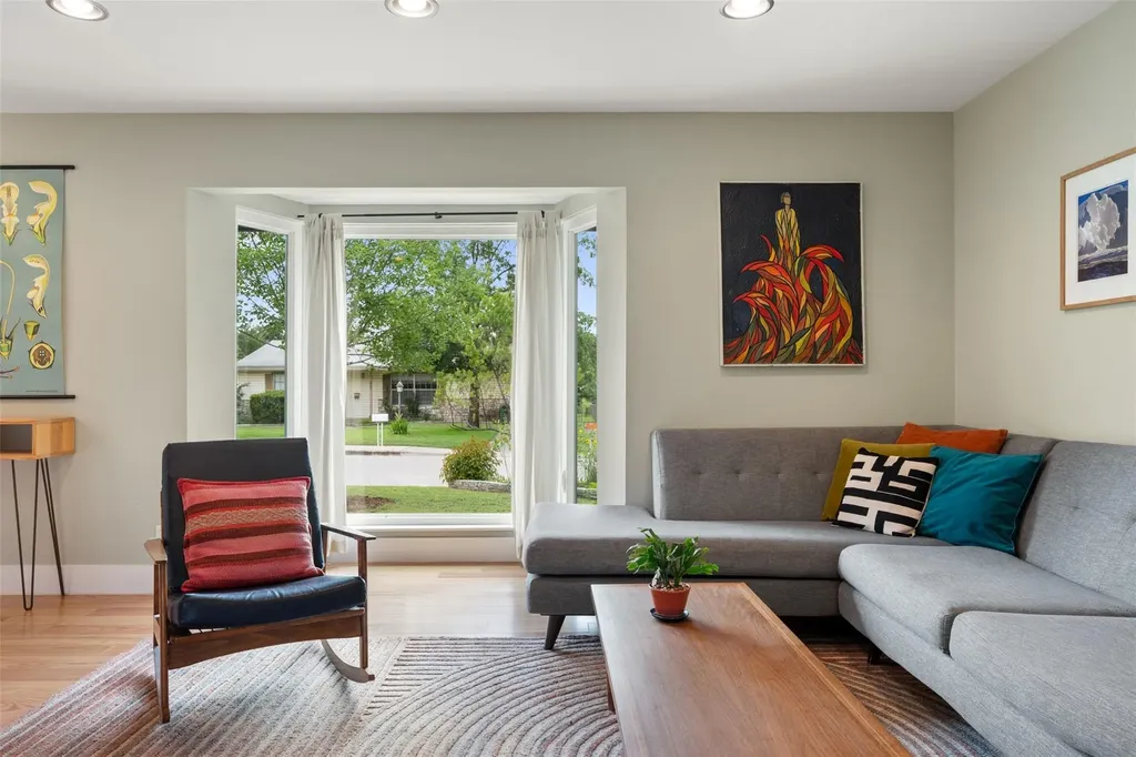 102 E Crestland Drive Austin TX 78752