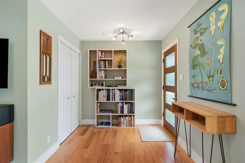 102 E Crestland Drive Austin TX 78752