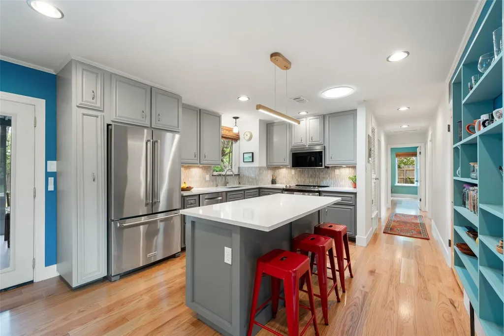 102 E Crestland Drive Austin TX 78752