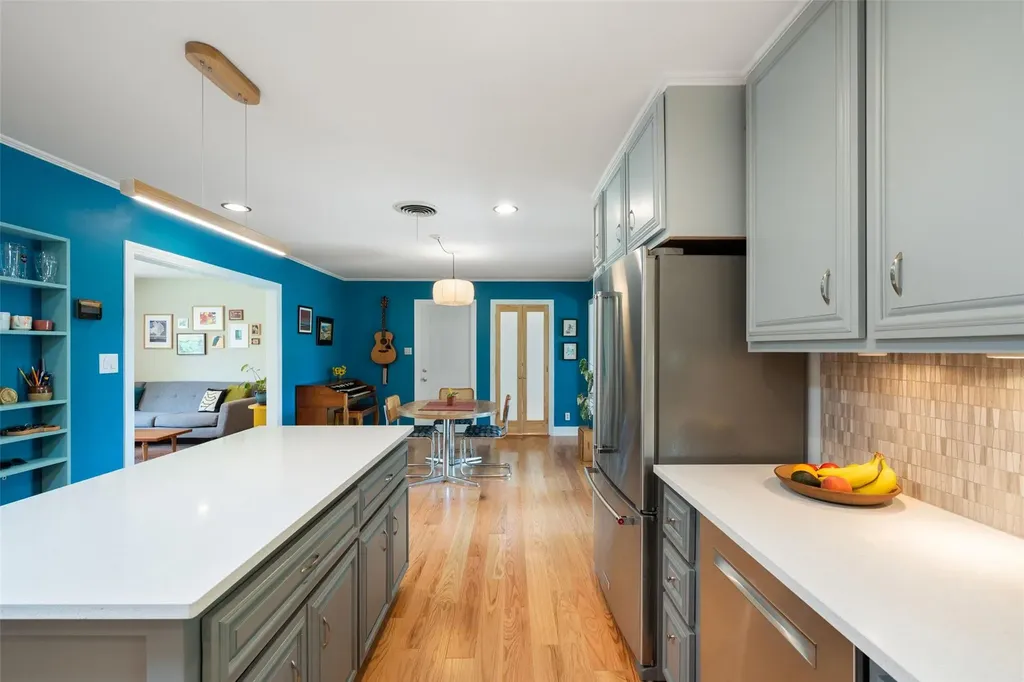 102 E Crestland Drive Austin TX 78752