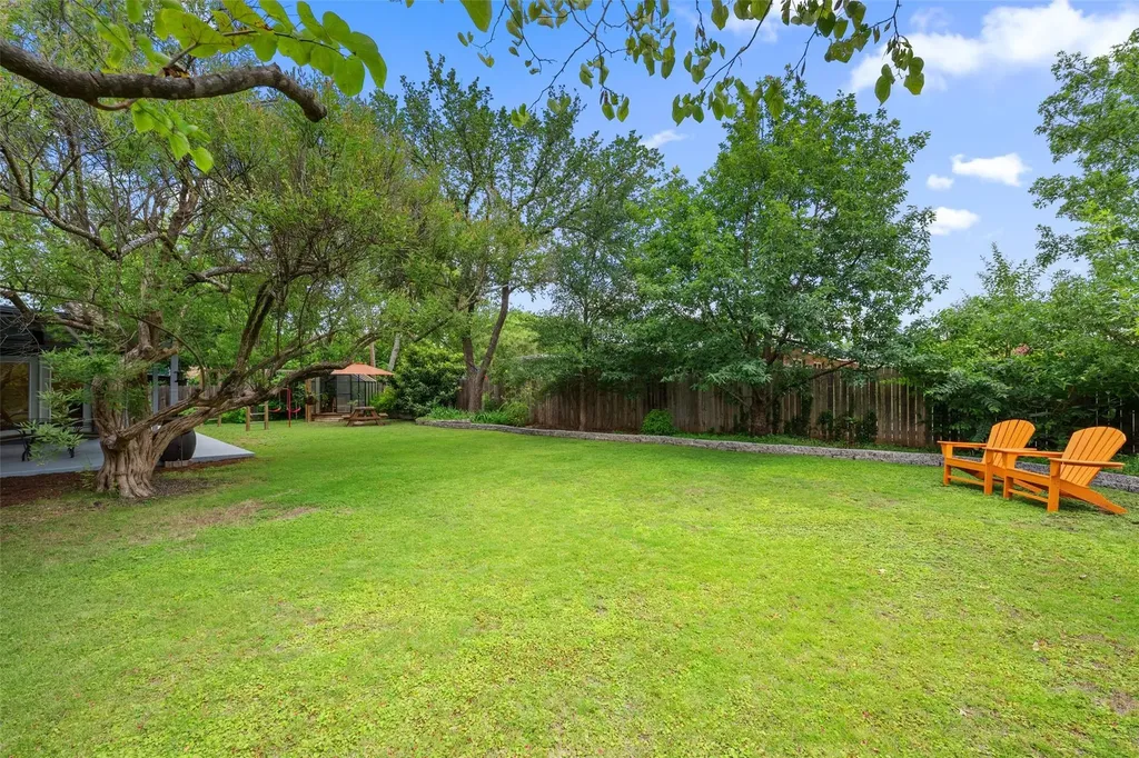 102 E Crestland Drive Austin TX 78752