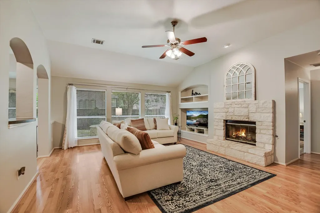 1515 Laurel Oak Loop Round Rock TX 78665