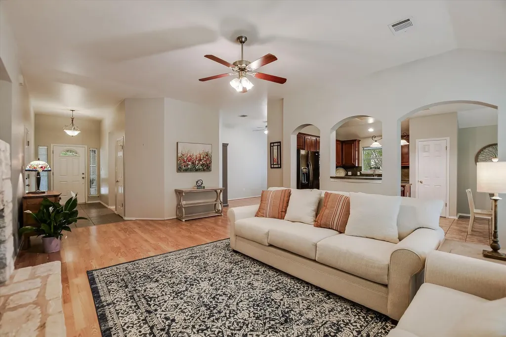1515 Laurel Oak Loop Round Rock TX 78665