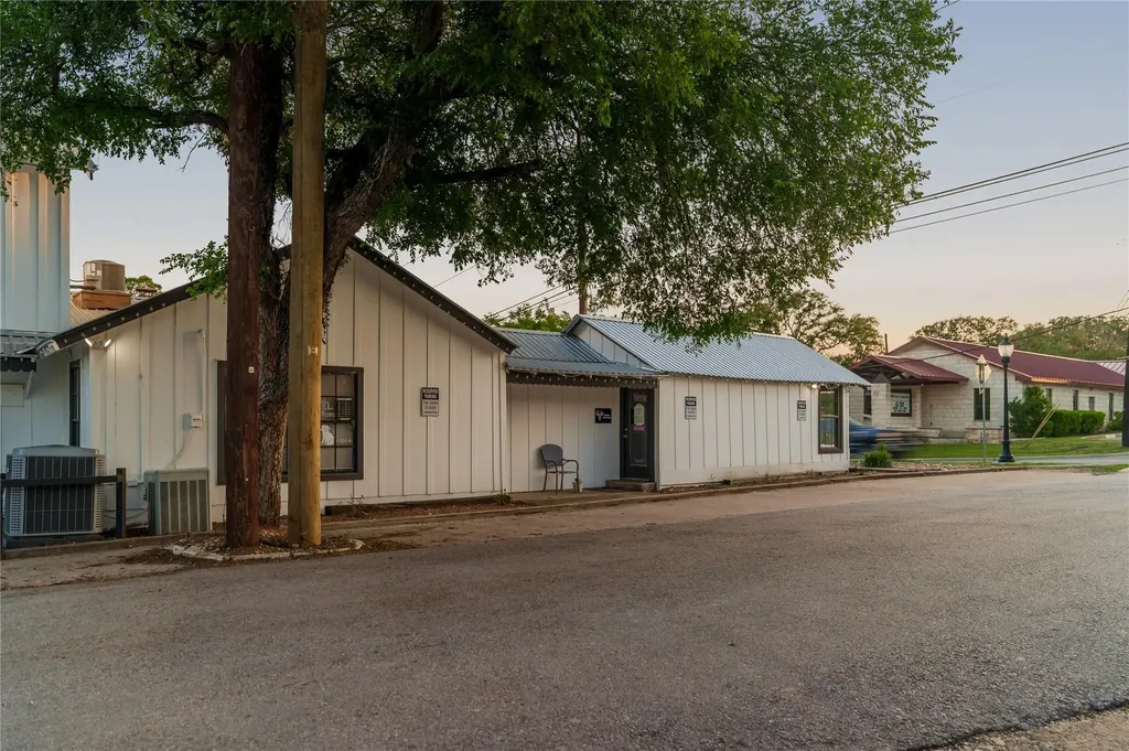 209 S Main Street Salado TX 76571