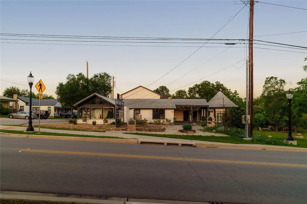 209 S Main Street Salado TX 76571