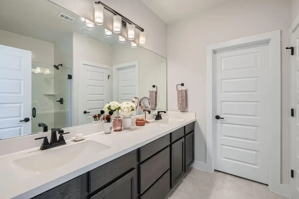 8319 Laughlin Lane Austin TX 78744
