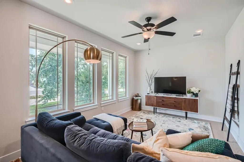 8319 Laughlin Lane Austin TX 78744
