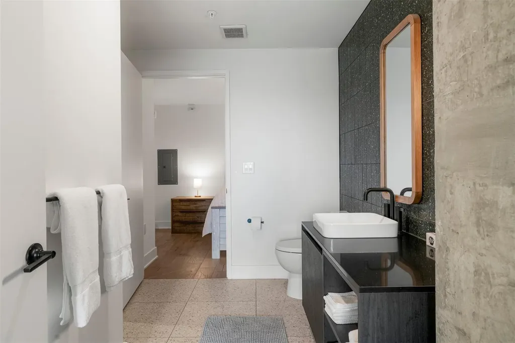 48 East Avenue Austin TX 78701