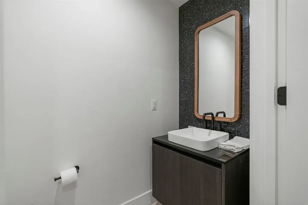 48 East Avenue Austin TX 78701