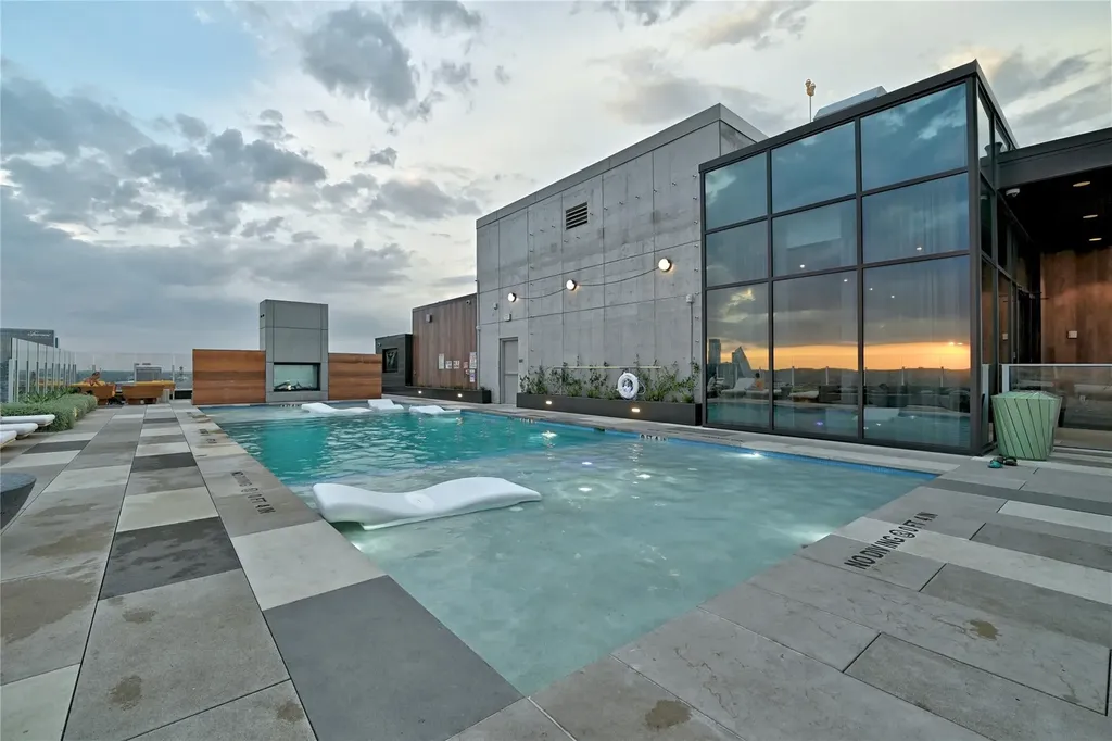 48 East Avenue Austin TX 78701